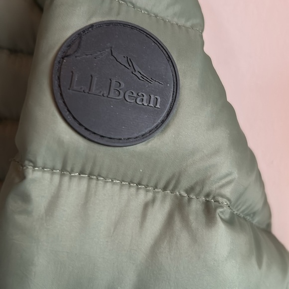 LLBEAN Women's Ultralight 850 Down
Hooded size S EUC - Picture 4 of 5